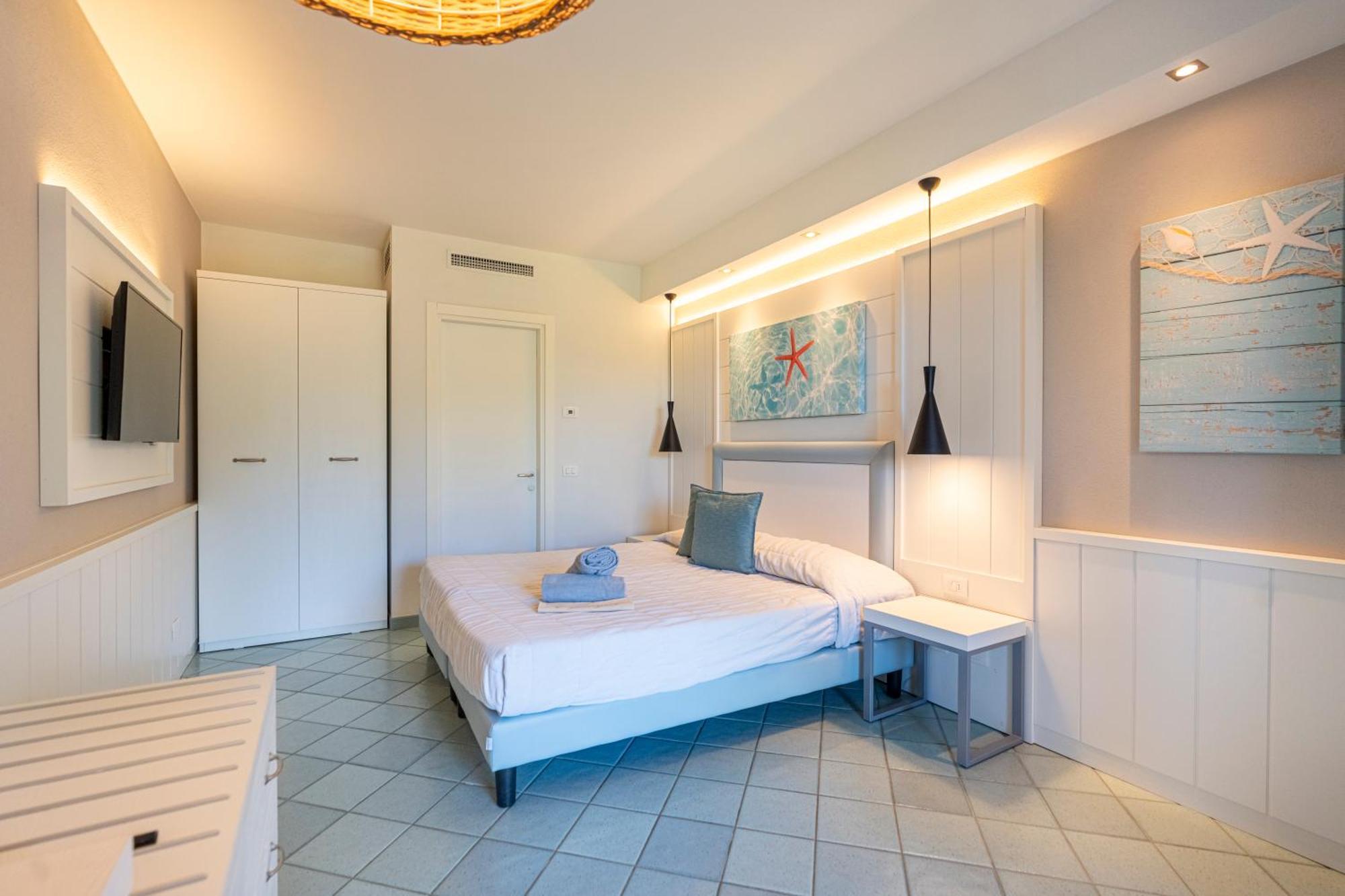 Deluxe Double Room with Sea View,1604118321:JPEG